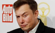 美联储“两难”：就业强劲，黄金原油又新高，降息还是加息？特斯拉押宝自动驾驶：8月8日发布Robotaxi；以色列临时关闭28个驻外使馆；苹果瞄准家用机器人|一周国际财经