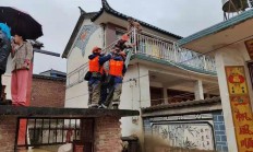 泥石流灾害后群众转移安置 他们替全村“守家”