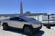 特斯拉Cybertruck生产线临时停工三天；苹果拟10亿美元投资印尼丨全球科技早参