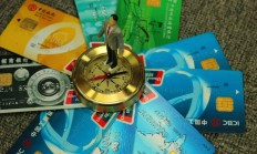 央行：张贴支持现金支付标识 自觉维护法定货币地位