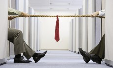 国城矿业出售宇邦矿业股权等提案获“通过”，超43万股“反对”