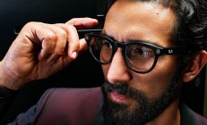 Meta最早明年在Ray-Ban智能眼镜上增加显示屏；苹果AirPods据称将新增体温等健康监测功能 | 全球科技早参