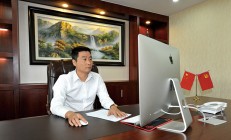 迪阿股份拟斥资不超9亿元竞拍土地 账上货币资金6557万元