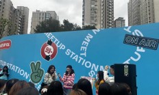 播客做得火爆，这位28岁主播募了4亿美元