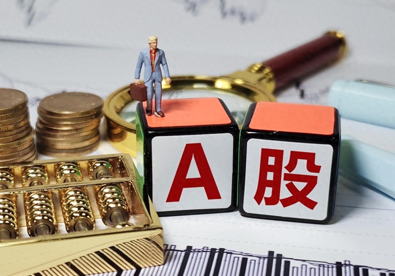 蜂拥进场！主力坐不住了，借道ETF狂买这个板块近500亿元！而近期火爆的军工、芯片却遭甩卖