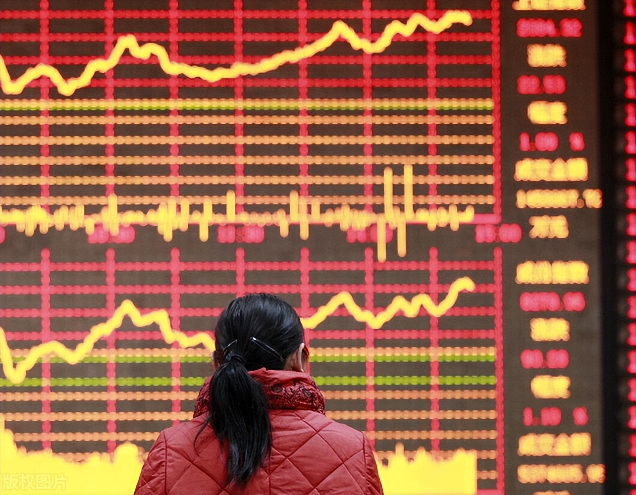 大资金减轻“压盘”，高位股打开跌停！A股稳住了？